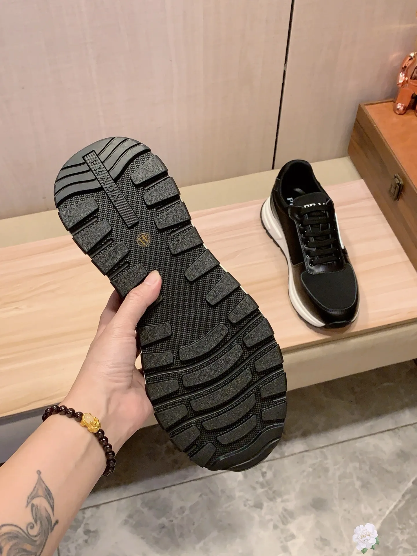 Men's Men's Shoes💰420💰💰🎩🎩[Lightning][Lightning] "PRADA*" The latest and most popular casual shoes, top brand [seduce] luxury~purchase, top~quality. [Strong] The upper is made of imported breathable cowhide with material ➕ breathable sheepskin feet (•) and fine workmanship. The original stylish and stylish soft rubber wear-resistant and non-slip outsole is light and comfortable on the feet. The real thing looks better when photographed. 085: code: 38-44, 3️⃣ colors selected